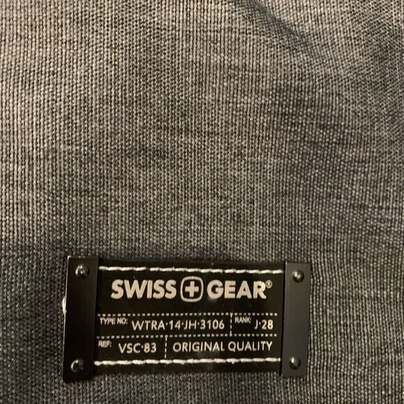 Swiss Gear Messenger / Laptop Bag. Adjustable strap Shoulder Pad - Picture 2 of 9